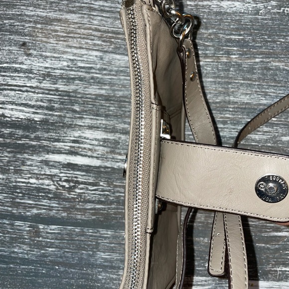 Guess mini grey crossbody. - Picture 3 of 6